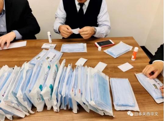 在日华人口罩_戴口罩的卡通图片(2)