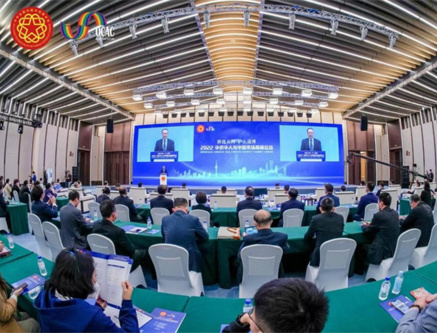 “僑連五洲·滬上進博”2022華僑華人與中國市場高峰論壇在上海舉行 萬立駿出席並致辭