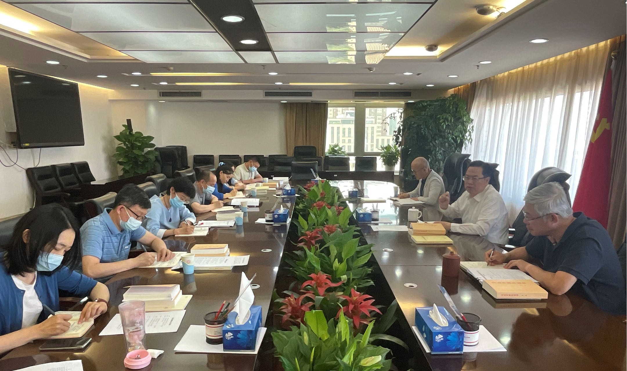 程學源副主席參加信息傳播部黨支部主題教育學習討論會