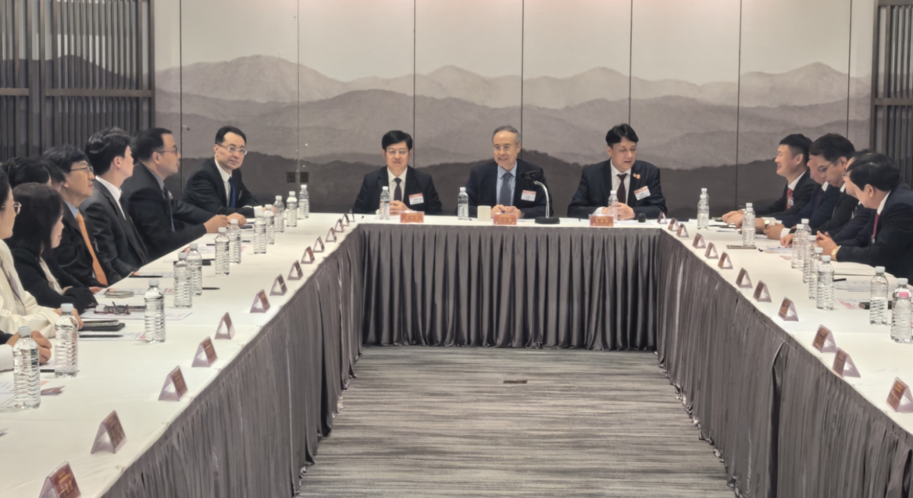 万立骏率中国侨联代表团访问韩国