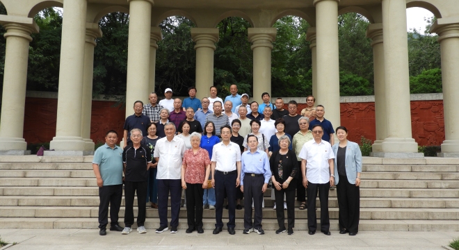 连小敏出席中国侨联离退休党员干部深入贯彻中央八项规定精神学习教育专题班并作报告