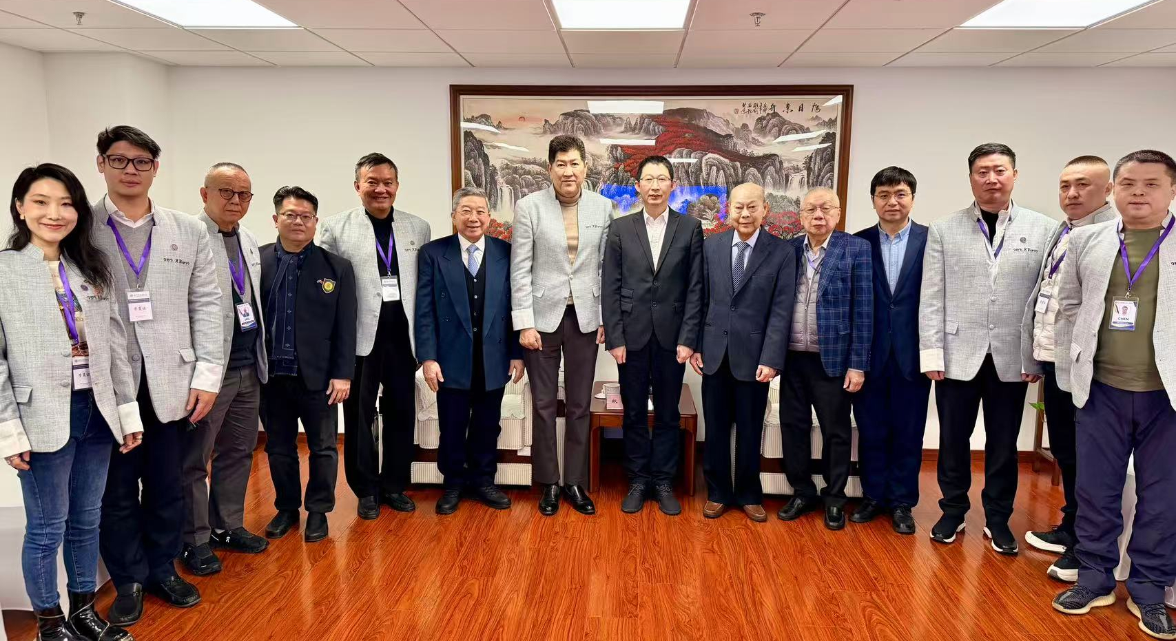 高峰会见泰国华裔精英研修班代表团