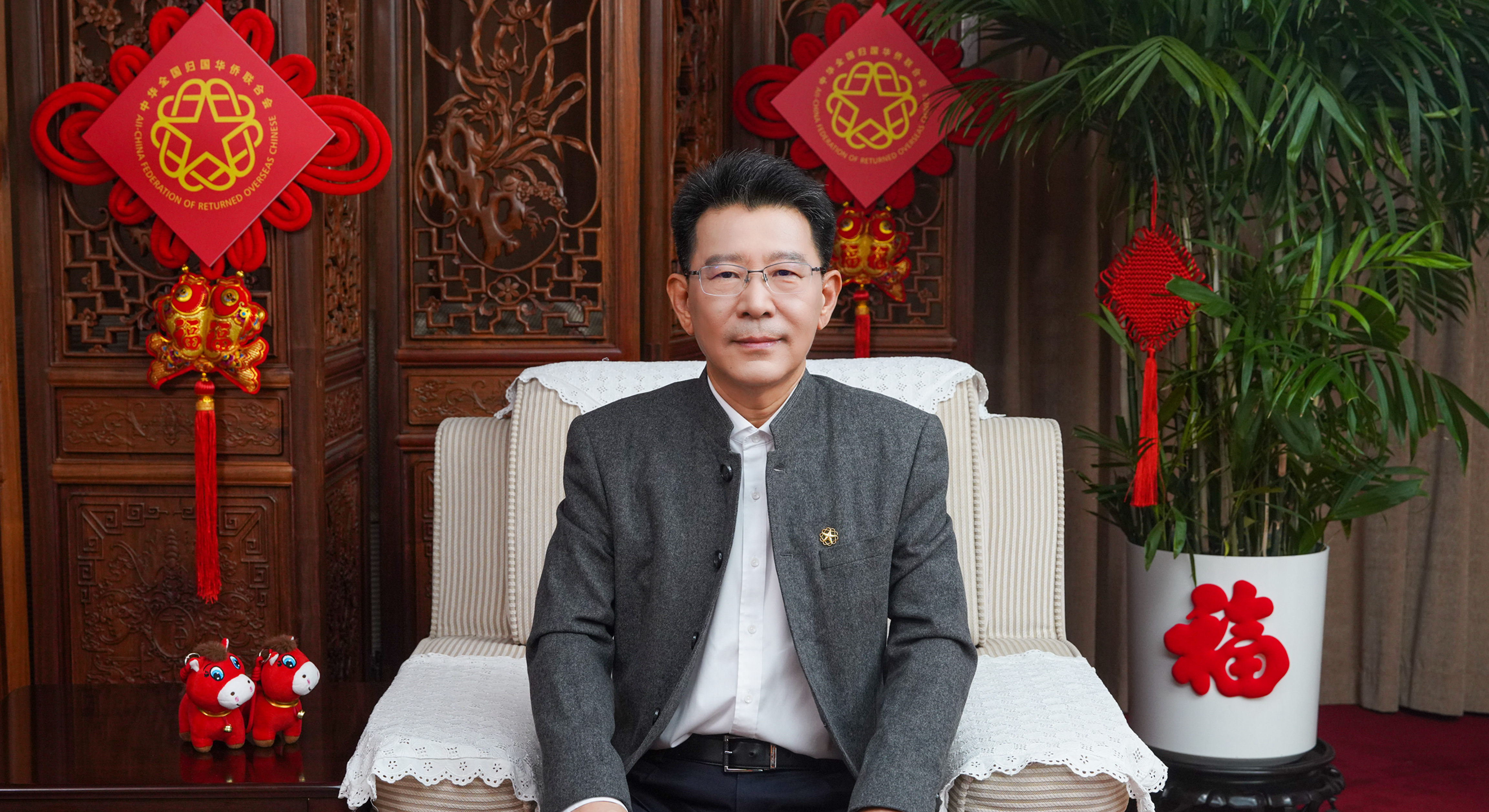 中国侨联主席王灵桂向全球华裔青少年致以元宵节日祝福