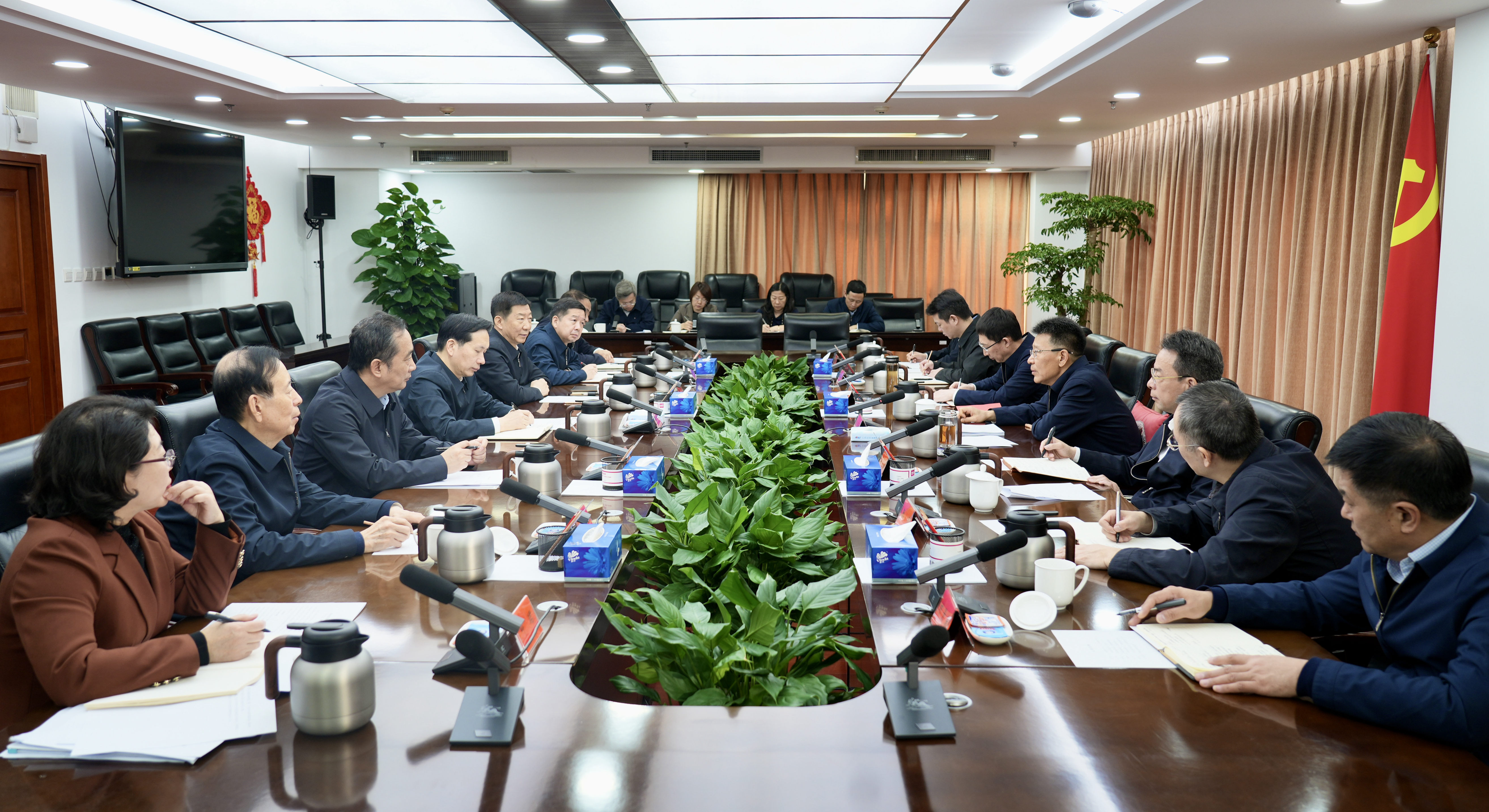 王灵桂会见陕西省委书记赵一德、省长赵刚