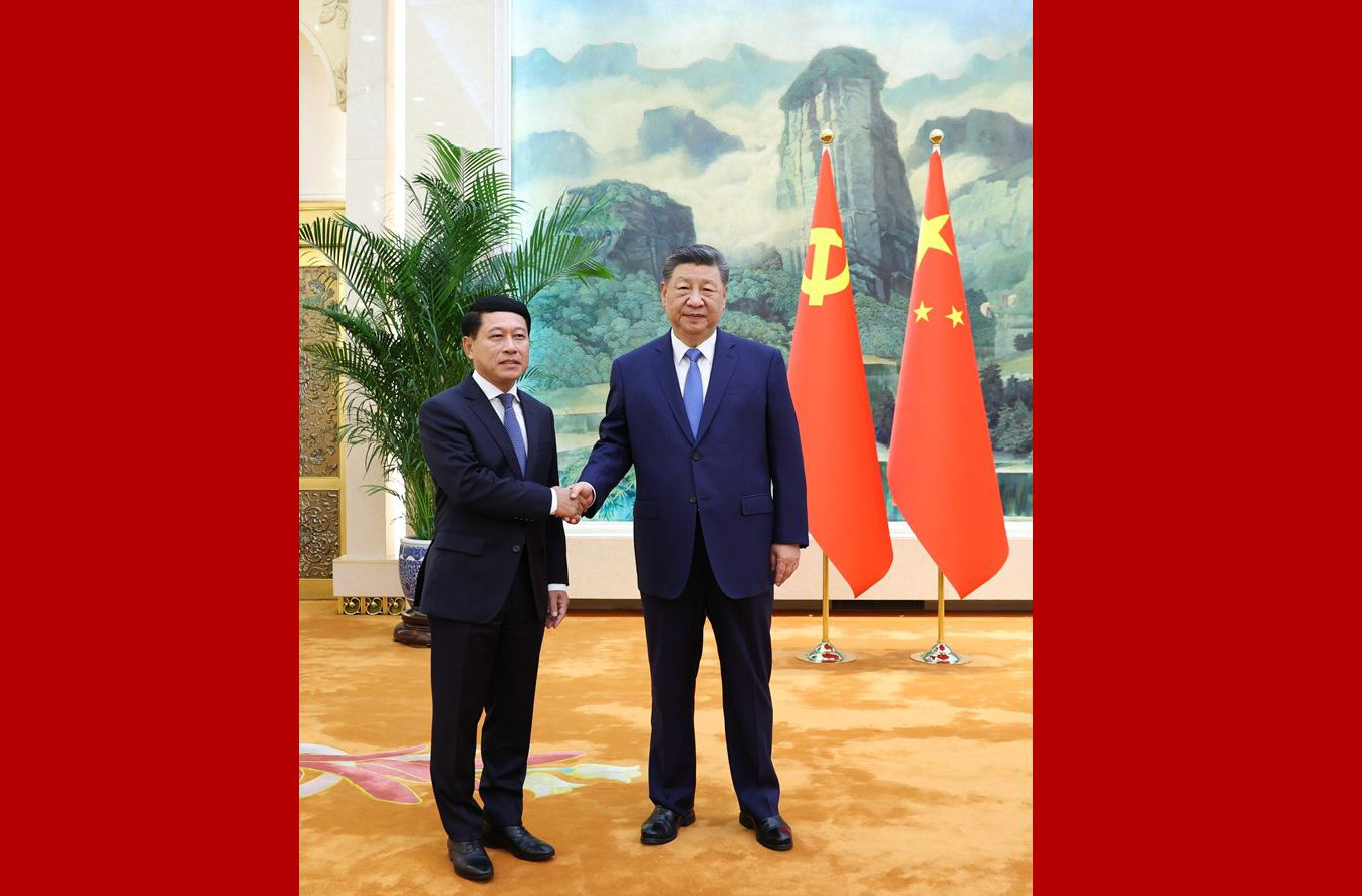 习近平会见老挝人民革命党中央总书记、国家主席特使沙伦赛