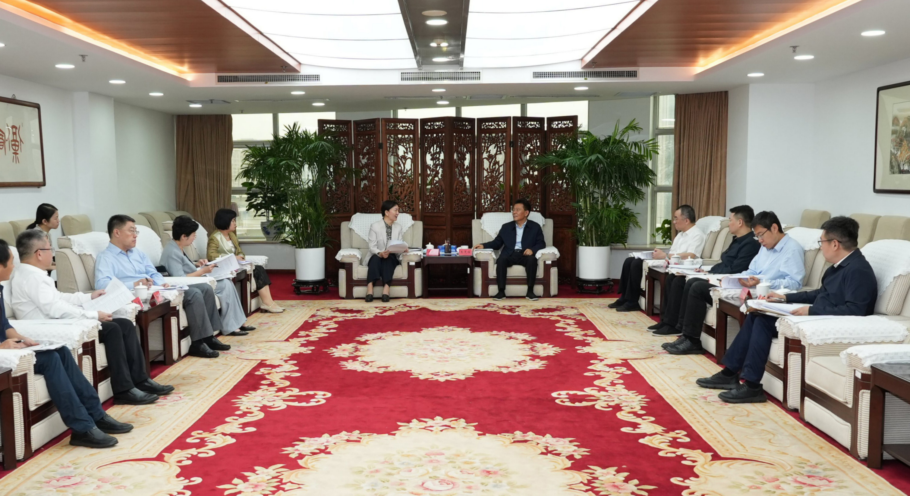 王灵桂会见广西壮族自治区党委常委、副主席卢新宁
