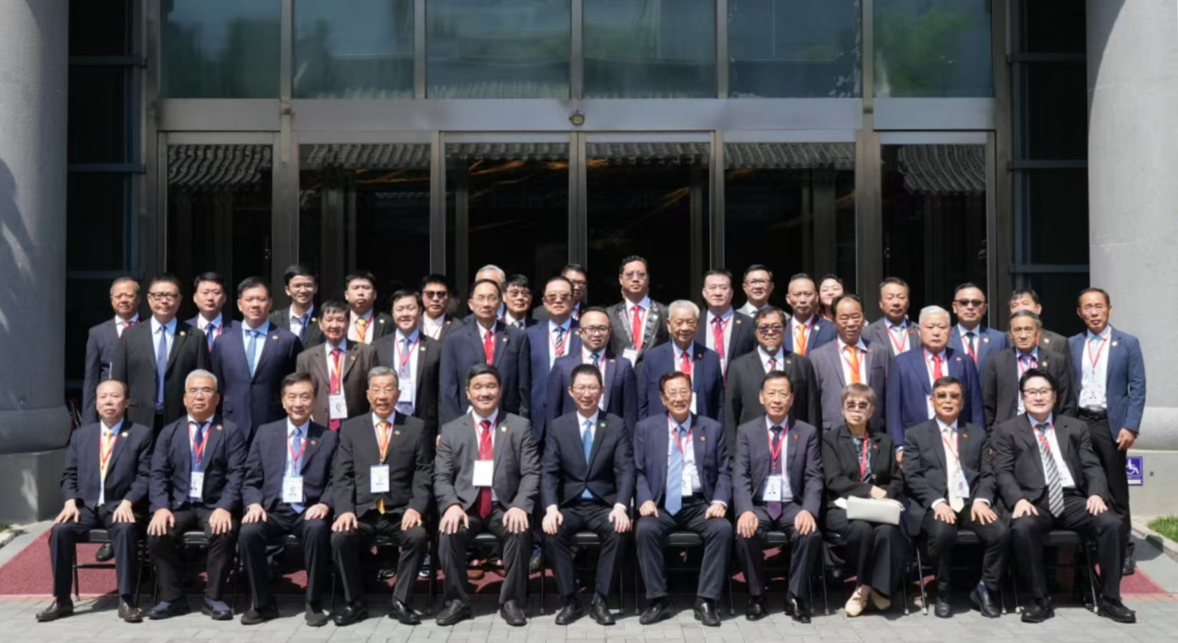 高峰会见菲律宾菲华联谊总会访问团