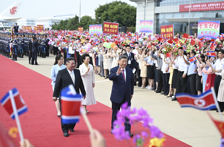 习近平出席金正恩举行的欢送仪式
