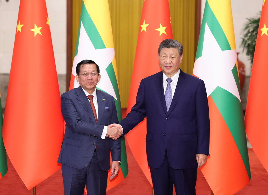  6月16日上午，国家主席习近平在北京人民大会堂同来华进行国事访问的缅甸总统敏昂莱举行会谈。新华社记者 黄敬文 摄