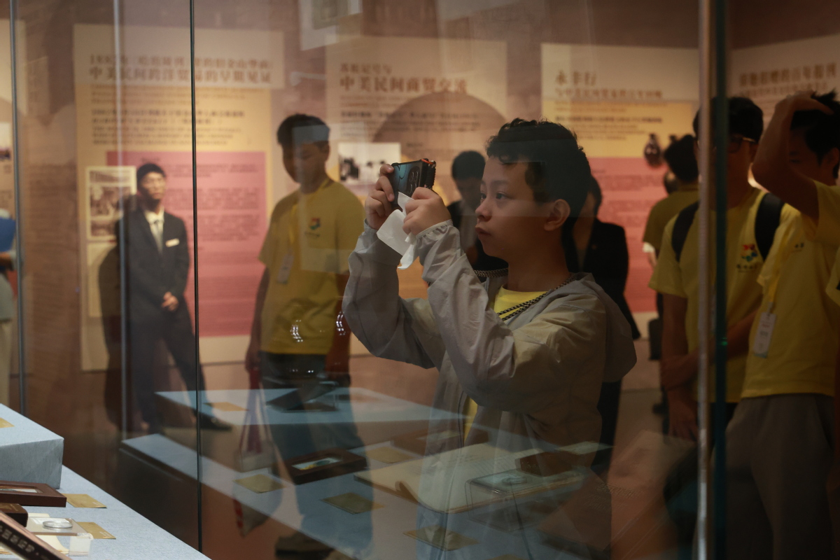 Young overseas Chinese participating in a summer camp retracing the footsteps of patriotic overseas Chinese businessman and philanthropist Tan Kah Kee attend a sharing session in Beijing on Sunday. [Photo provided to chinadaily.com.cn]