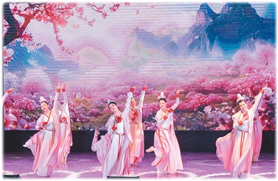 2025年2月6日，演员在尼泊尔首都加德满都的“亲情中华·四海同春”慰侨演出上表演舞蹈。哈里·马哈尔詹摄（新华社发）
