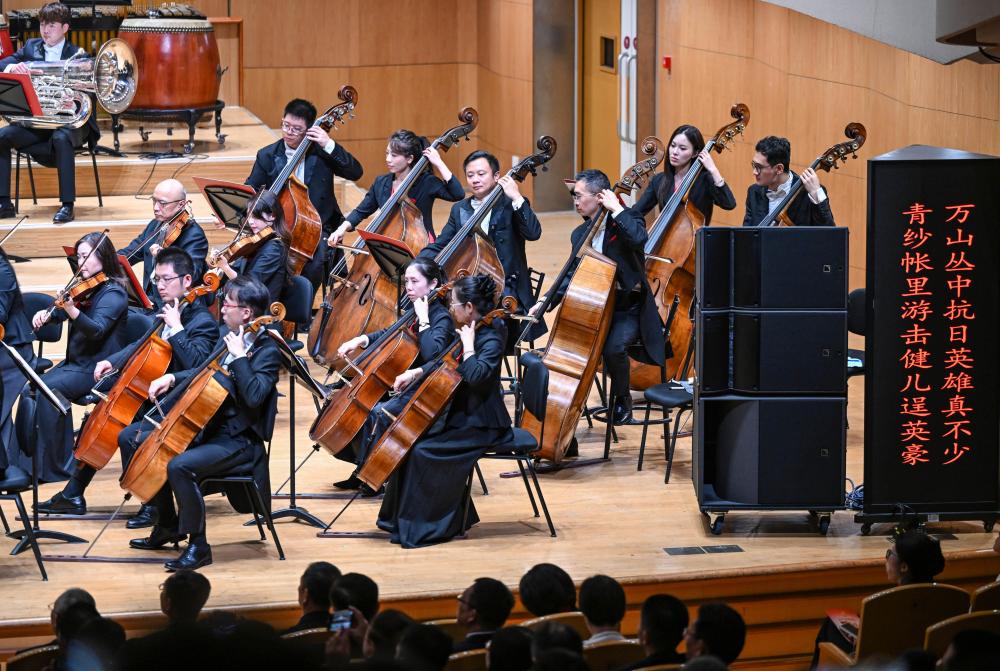 10月12日，中国交响乐团在音乐会现场演绎《黄河大合唱》选段《保卫黄河》。