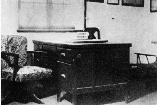 1918年至1922年間，李大釗在北大圖書館的工作室.jpg