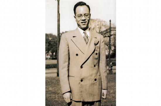 放1位置（1947年，姚曾荫在美国美明尼苏达大学研究院深造时留影）.jpg