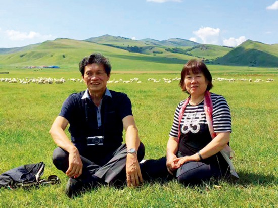 夫妻俩重访五十年前徐前插队的东北大草原.jpg