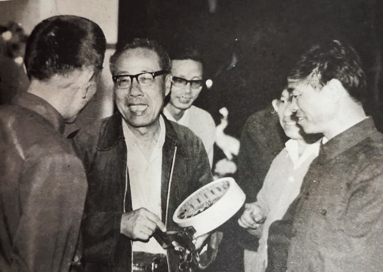 陈芳允应邀回家乡黄岩讲学.jpg