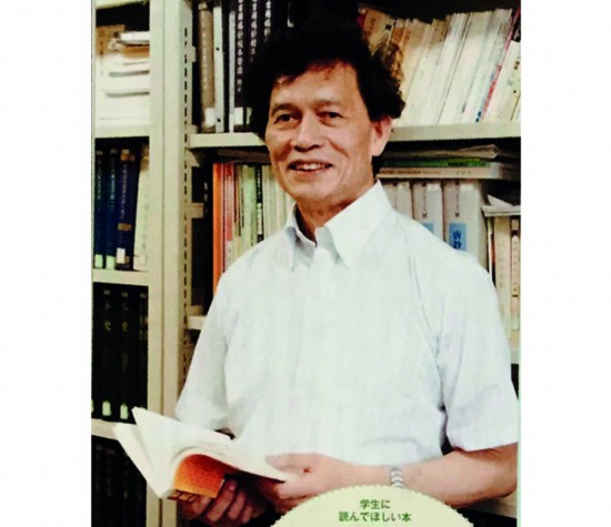 黄华珍在大学研究室.jpg