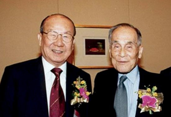 爱国侨领陈伟南和庄世平合影.jpg
