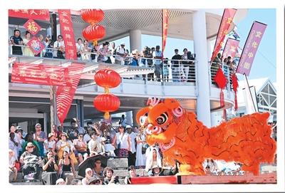 2025年“开普敦中国年”活动现场，开普敦当地市民前来参与中国民俗活动。