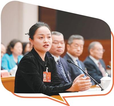 湖南代表团开放日现场，麻小娟代表正在发言。朱丽萍摄