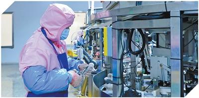 福建光澤縣十裡鋪村村民在“共富工廠”就業。 人民網記者 李唯一攝