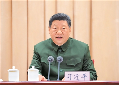 四月八日上午，全军高级干部培训班在国防大学开班。中共中央总书记、国家主席、中央军委主席习近平出席开班式并发表重要讲话。新华社记者 李 刚摄